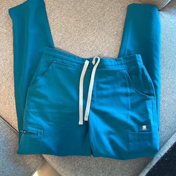 Figs scrubs set limited edition color - Picture 3 of 4